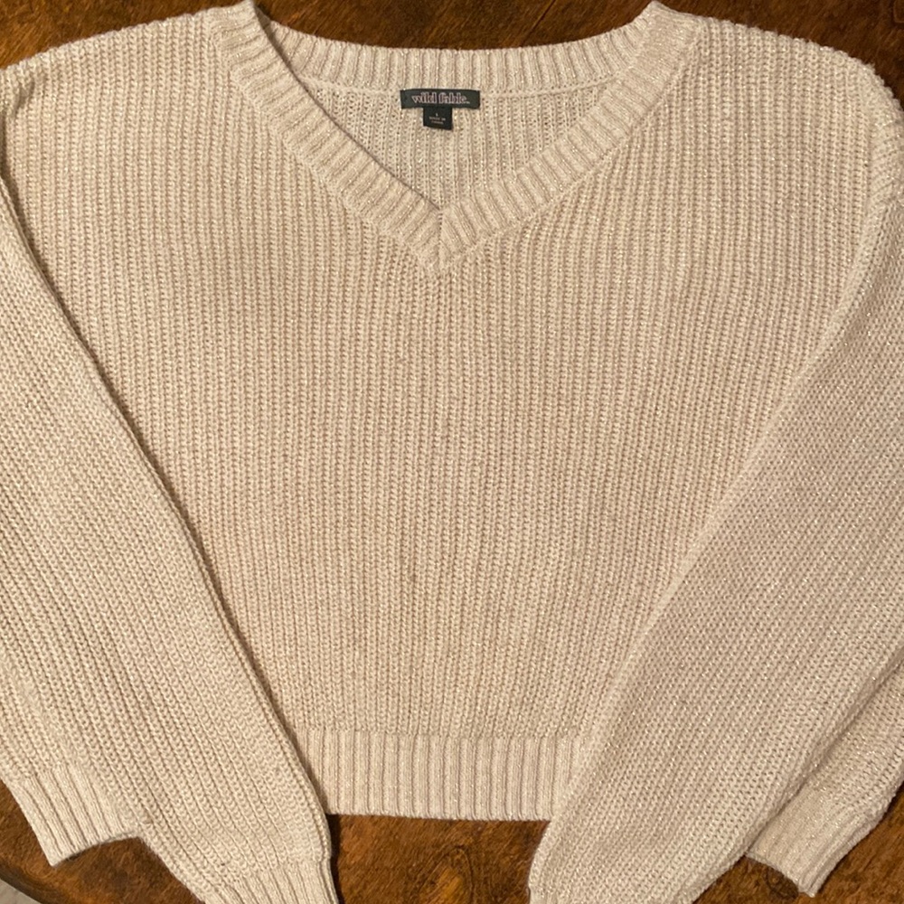 Wild Fable size L cream & gold v-neck cropped sweater. Worn & some signs of wear